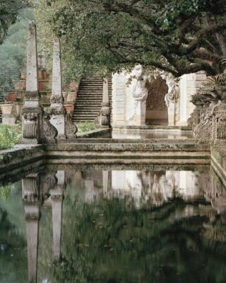 Built in the early twentieth century as a grand European-style winter home for industrialist James Deering, Vizcaya was named after a province in Spain's Basque region.This Miami estate boasts glorious gardens as well as a small open-air house that was used for parties and as a reading room.Image via @marthastewart#Inspired #Art #Basque #Architecture #Miami  #Countryandliving #vizcaya #Amzuk